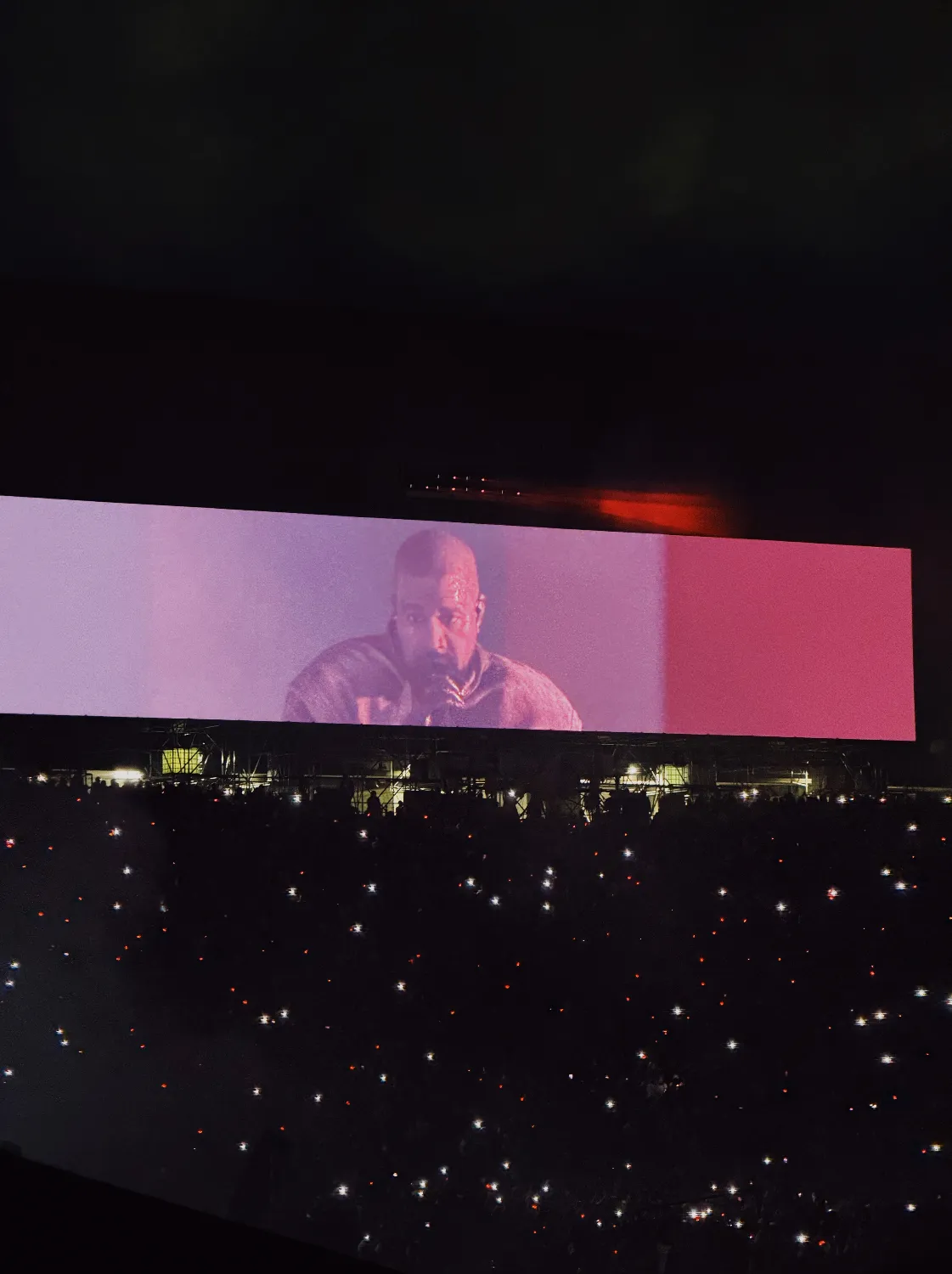 Kanye West, Istanbul, 7