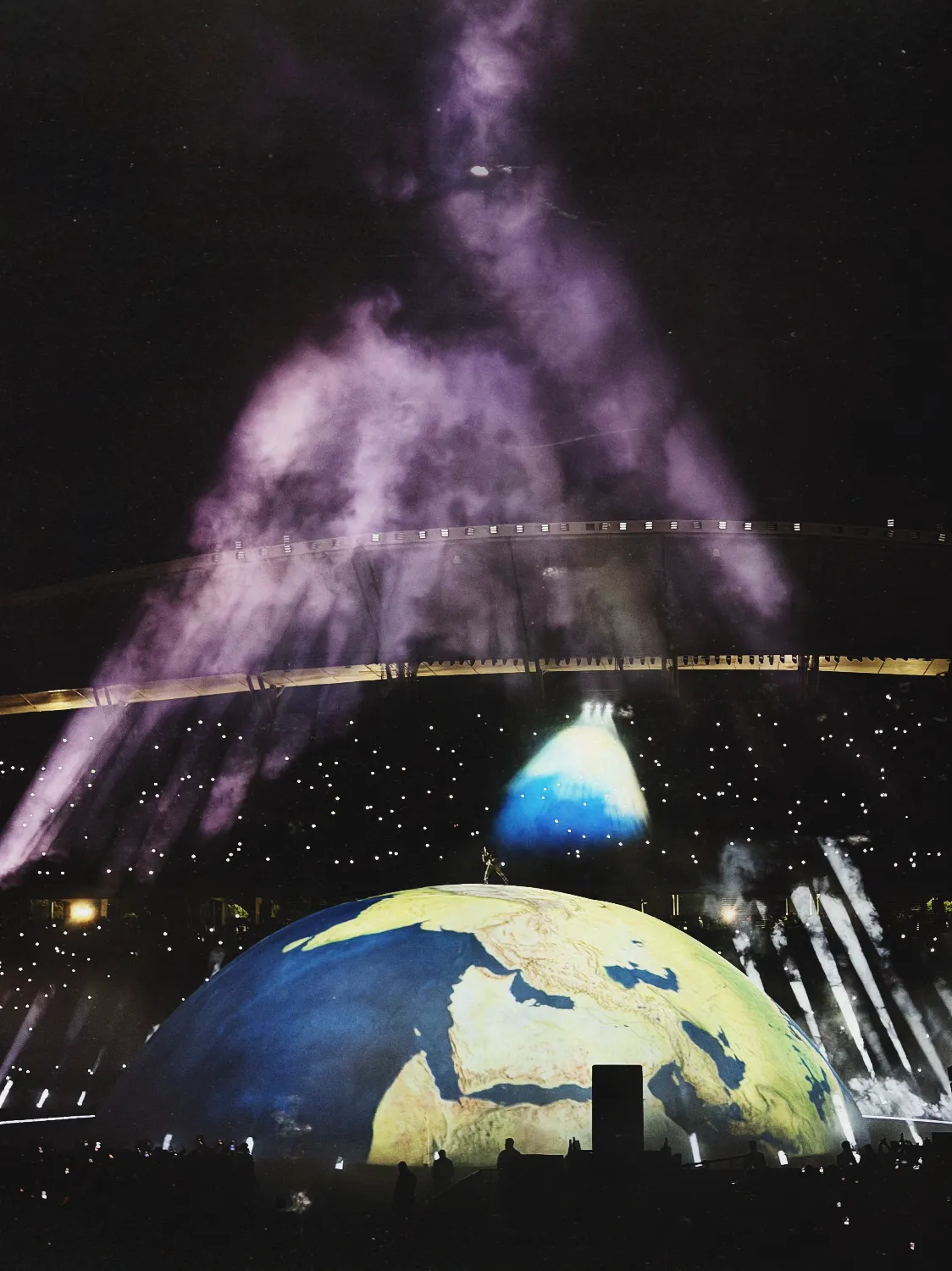 Kanye West, Istanbul, 8
