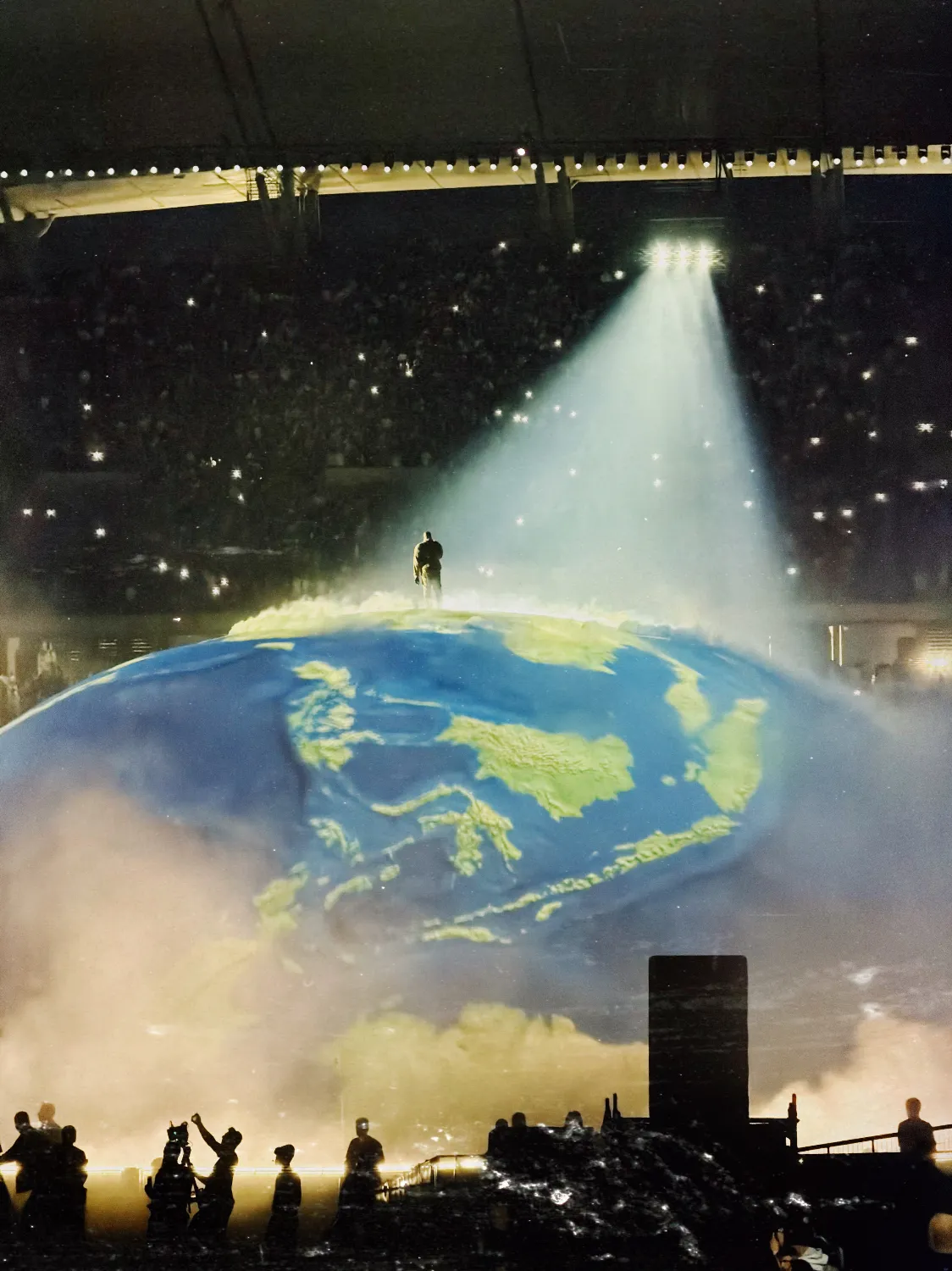 Kanye West, Istanbul, 11